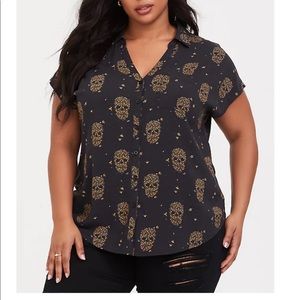 Torrid gray skull floral print challis top